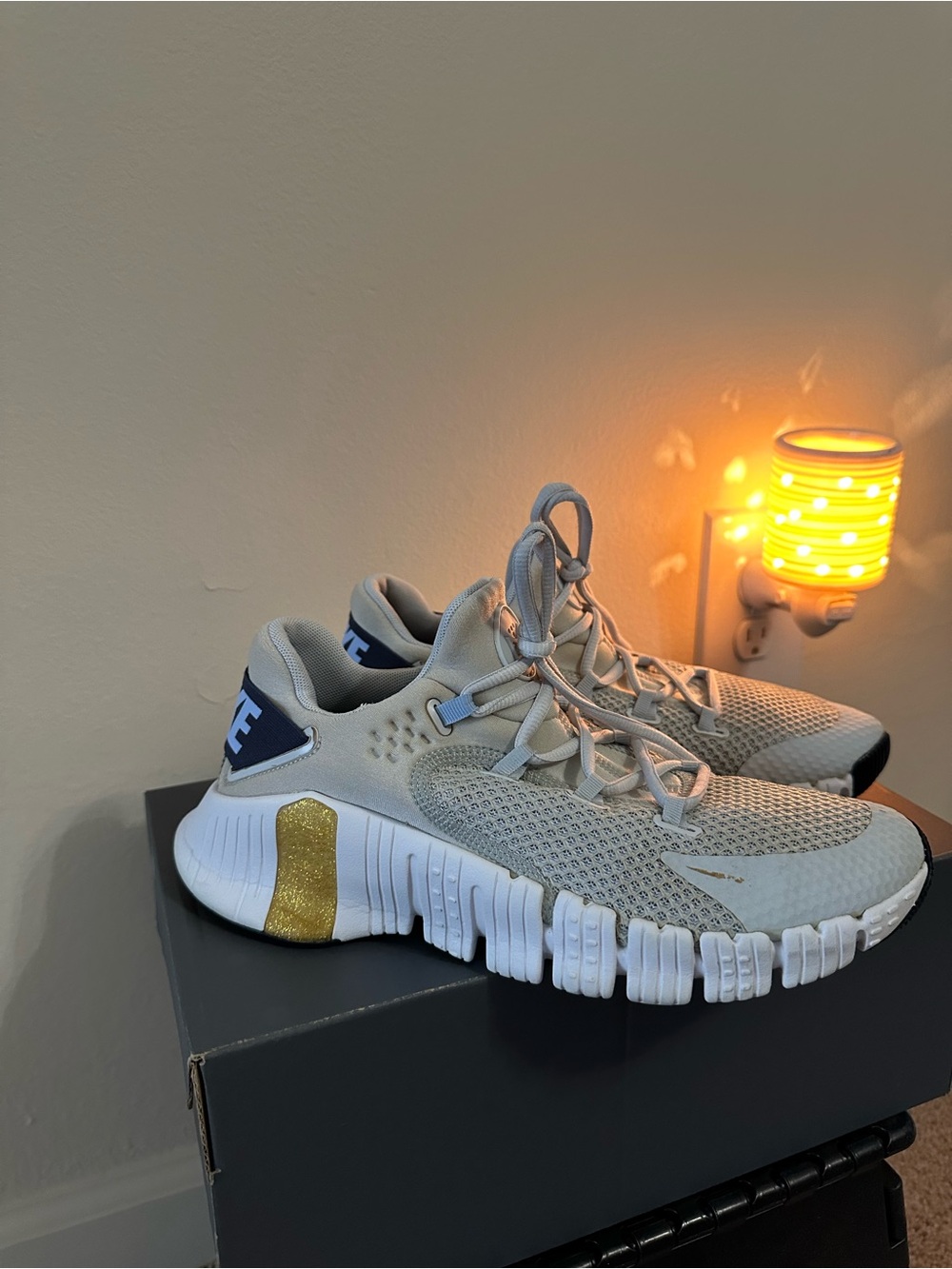 Nike Free Metcon 4 Women’s “Pure Platinum Metallic Gold Coin" size 9.5